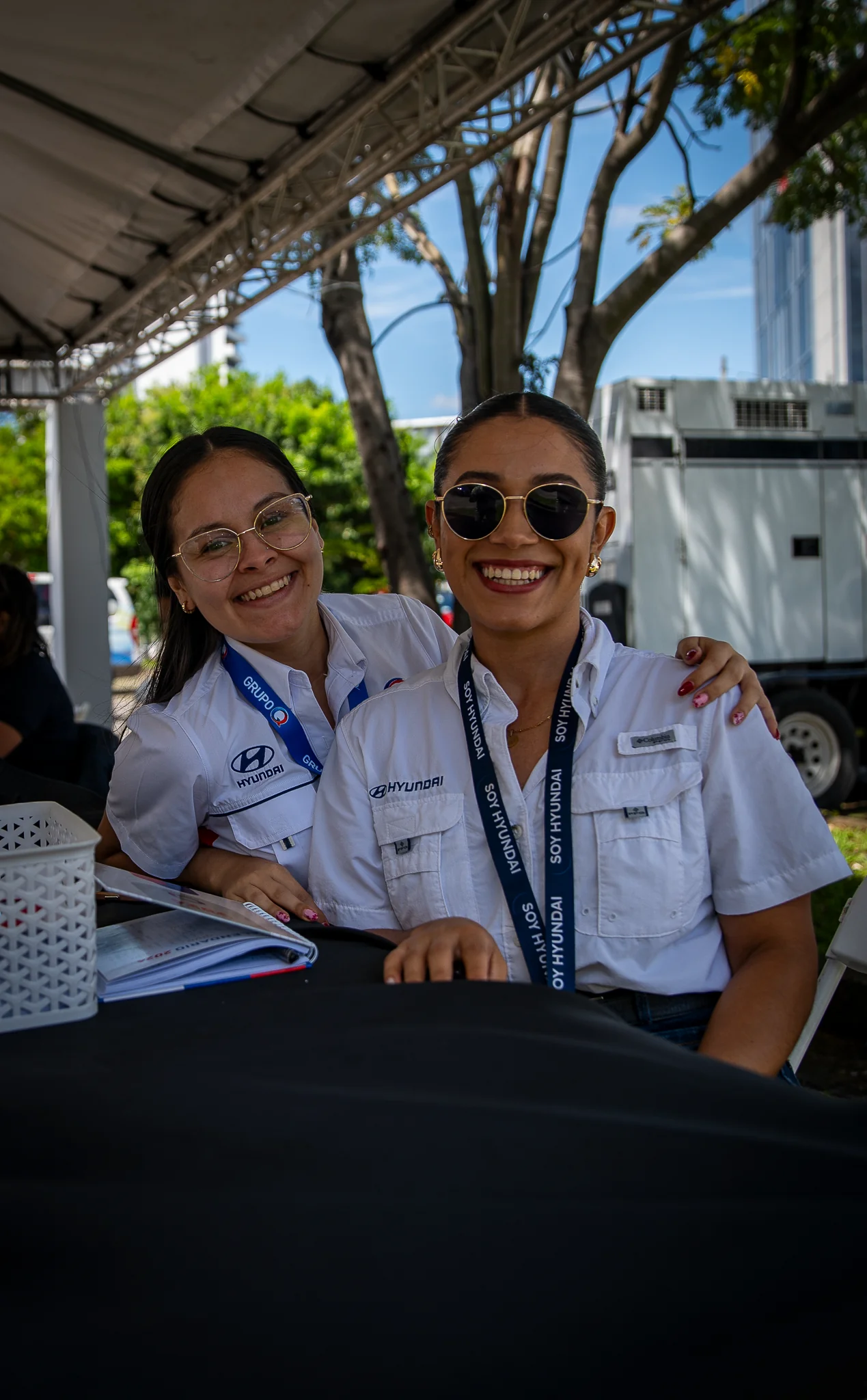Equipo de ventas Hyundai en el evento — Ciudad Click