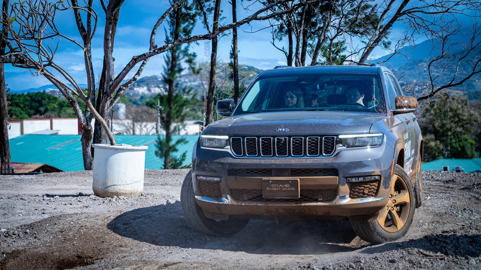 Invitados durante el test drive del Jeep Grand Cherokee L — Jeep Costa Rica